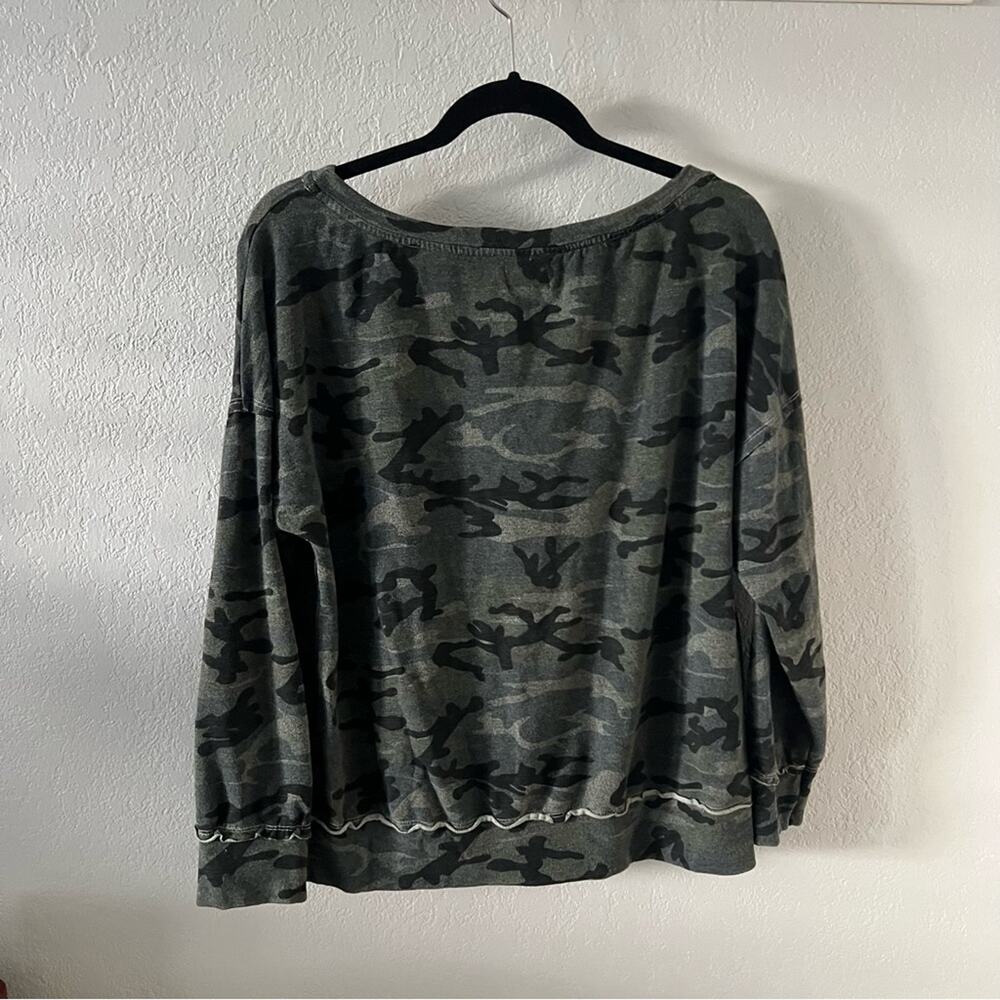 Sundry Camo Off the Shoulder Pull-Over Sweatshirt - Picture 6 of 7